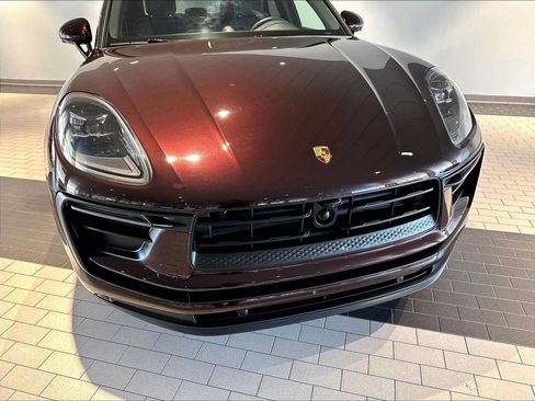 Used 2026 Porsche Macan AWD/4WD image 32