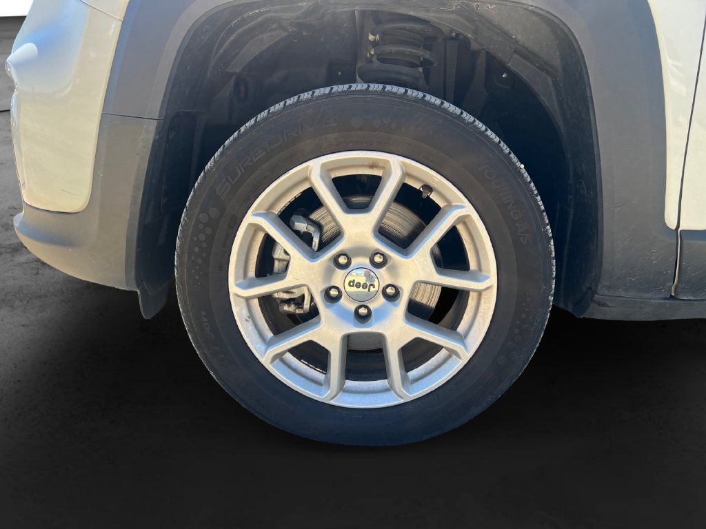 Used 2023 Jeep Renegade Latitude AWD/4WD image 9