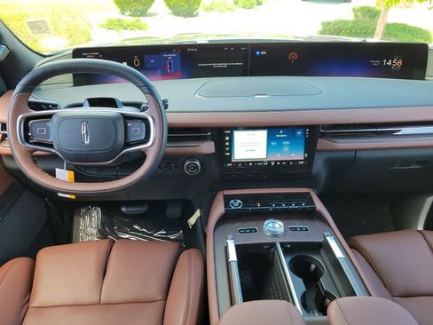 New 2026 Lincoln Navigator Reserve AWD/4WD image 9
