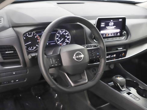 Used 2025 Nissan Rogue SV AWD/4WD image 21