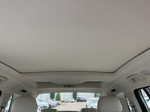 Used 2025 BMW X7 xDrive40i w/ Premium Package AWD/4WD image 9