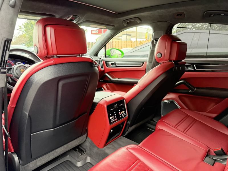 Used 2023 Porsche Cayenne GTS AWD/4WD image 19