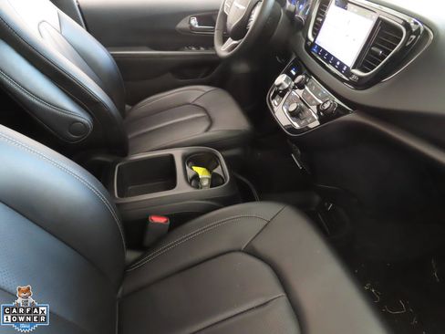 Used 2025 Chrysler Pacifica Select FWD image 27