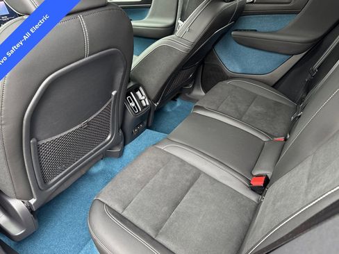 Used 2023 Volvo XC40 Recharge Ultimate image 12