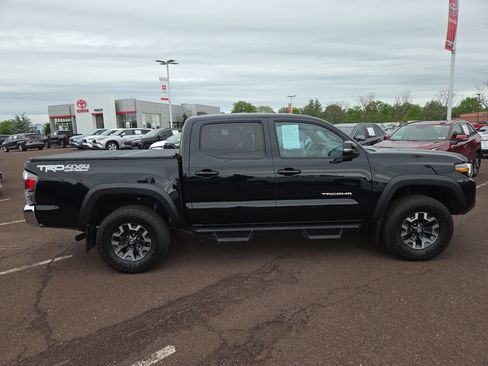 Certified 2020 Toyota Tacoma TRD Off-Road AWD/4WD image 2