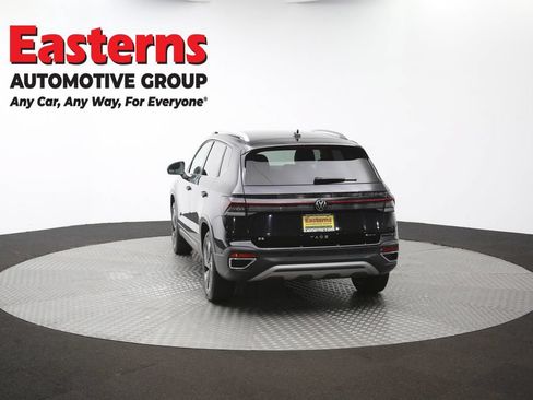 Used 2025 Volkswagen Taos SE AWD/4WD image 35