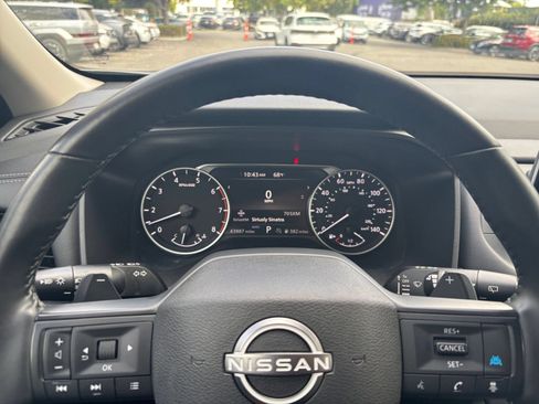 Used 2025 Nissan Rogue SV AWD/4WD image 25