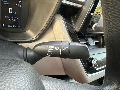 Used 2022 Toyota Corolla LE image 20