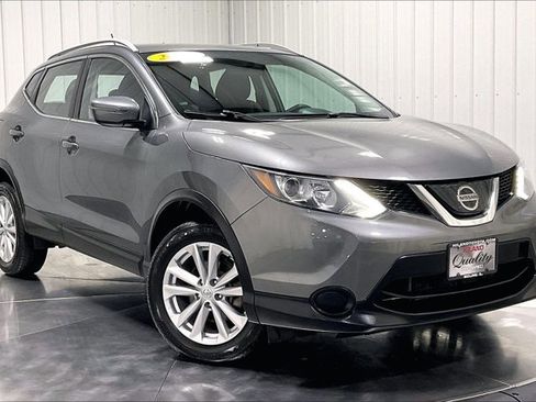 Used 2018 Nissan Rogue Sport SV image 3