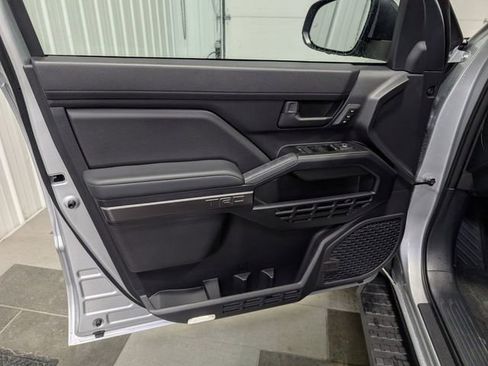 Used 2025 Toyota 4Runner TRD Off-Road Premium AWD/4WD image 12