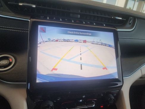 Used 2024 Jeep Grand Cherokee Limited image 28