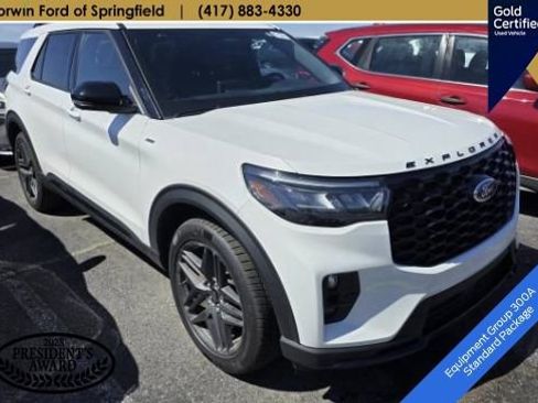 Used 2025 Ford Explorer ST-Line w/ ST-Line Street Pack AWD/4WD image 2