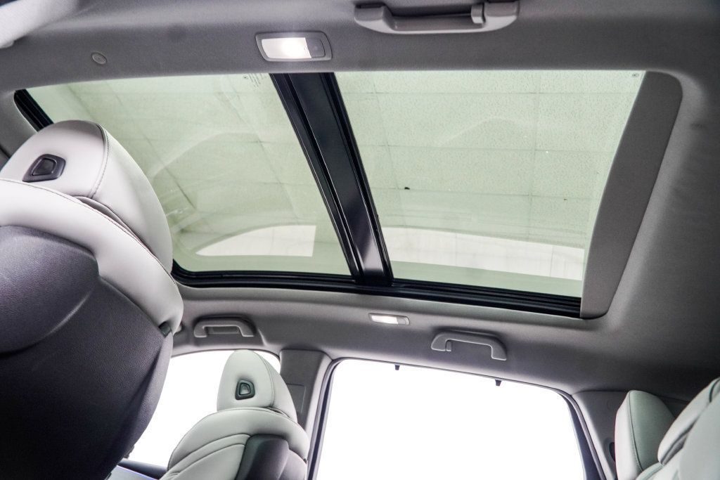 Used 2024 Acura MDX w/ Technology Package FWD image 43