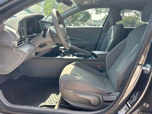 Used 2022 Hyundai Elantra SEL FWD image 11
