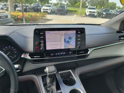 Used 2022 Toyota Sienna XSE FWD image 23
