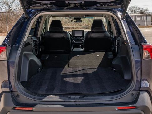 Used 2021 Toyota RAV4 XLE Premium FWD image 25