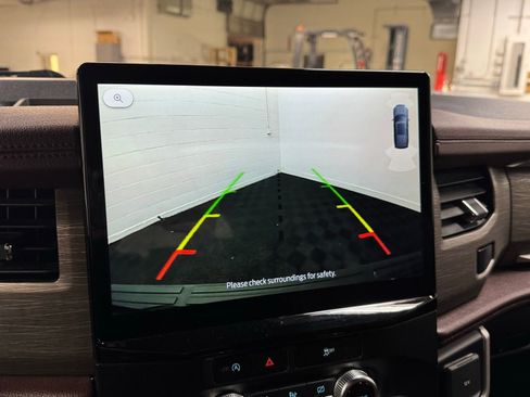 Used 2024 Ford Expedition Limited image 15