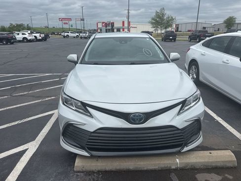 Used 2022 Toyota Camry LE FWD image 2