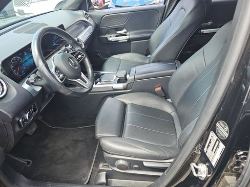 Used 2022 Mercedes-Benz GLB 250 w/ Premium Package Lite image 11