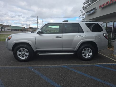 Used 2022 Toyota 4Runner SR5 Premium image 7