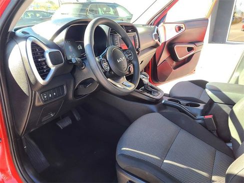 Used 2023 Kia Soul LX image 13