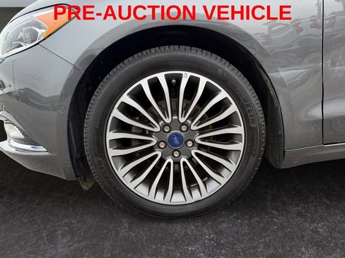 Used 2017 Ford Fusion SE w/ Fusion SE Technology Package FWD image 9
