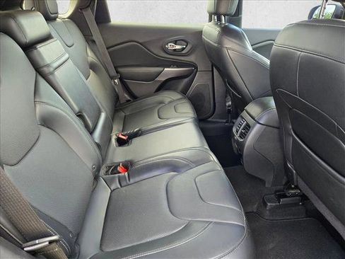 Used 2019 Jeep Cherokee Limited image 18