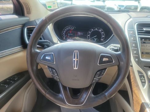 Used 2016 Lincoln MKX Reserve w/ Technology Package FWD image 18