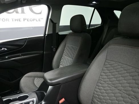 Used 2019 Chevrolet Equinox LT w/ Sun & Navigation Package AWD/4WD image 10