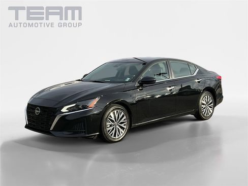 Used 2023 Nissan Altima 2.5 SV image 3