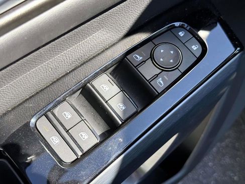 Certified 2025 Nissan Pathfinder SL w/ SL Premium Package image 16