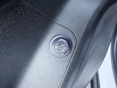 Certified 2023 GMC Acadia SLE w/ Driver Convenience Package image 38