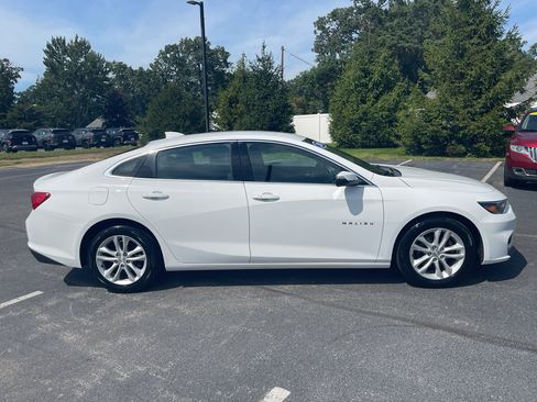 Used 2018 Chevrolet Malibu LT FWD image 4