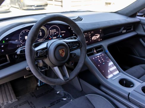 New 2025 Porsche Taycan Turbo GT image 4