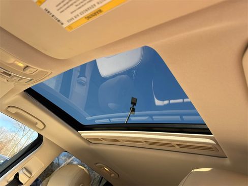 Used 2018 Mercedes-Benz GLE 350 w/ Premium 1 Package image 32