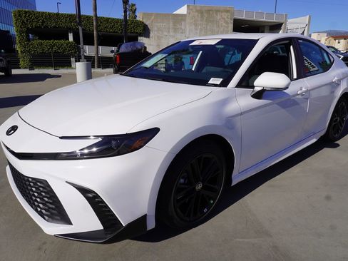 Certified 2026 Toyota Camry SE image 4