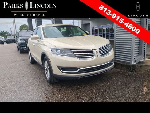 Used 2016 Lincoln MKX Select w/ Select Plus Package FWD image 3
