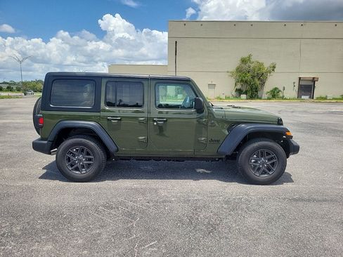 Used 2024 Jeep Wrangler Sport S image 5