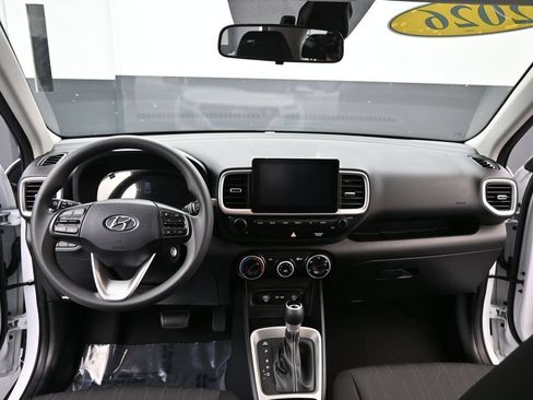 Certified 2026 Hyundai Venue SE FWD image 10
