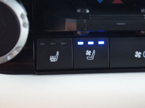 Used 2025 Toyota Tundra Capstone AWD/4WD image 8