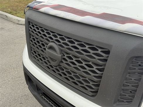 Used 2017 Nissan Titan S image 6