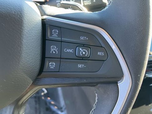 Used 2023 Jeep Grand Cherokee Altitude AWD/4WD image 25