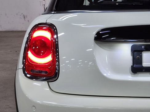 Used 2019 MINI Cooper 4-Door Hardtop image 21