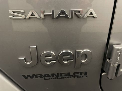 Used 2018 Jeep Wrangler Unlimited Sahara w/ Uconnect 4C Nav & Sound Group image 25