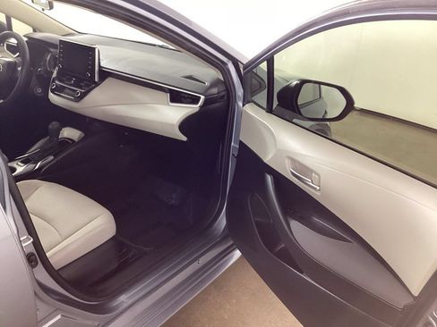 Used 2020 Toyota Corolla LE FWD image 19