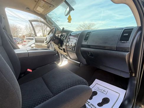 Used 2013 Toyota Tundra 4x4 CrewMax w/ Tow Pkg image 12