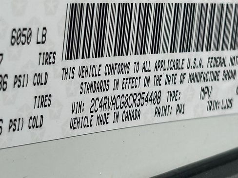 Used 2012 Volkswagen Routan SEL image 14