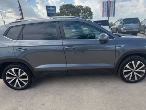 Used 2022 Volkswagen Taos SE AWD/4WD image 9