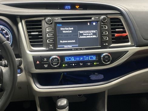 Used 2016 Toyota Highlander Limited FWD image 31