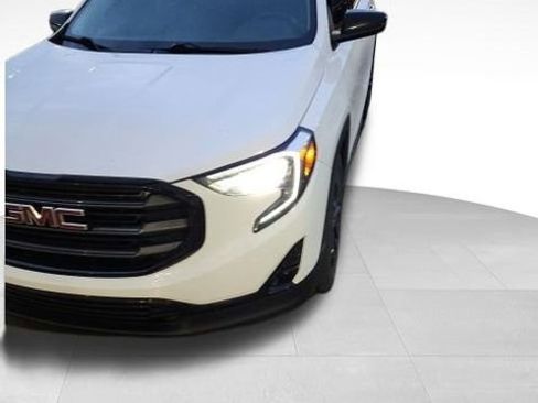 Used 2020 GMC Terrain SLT w/ Elevation Edition image 15